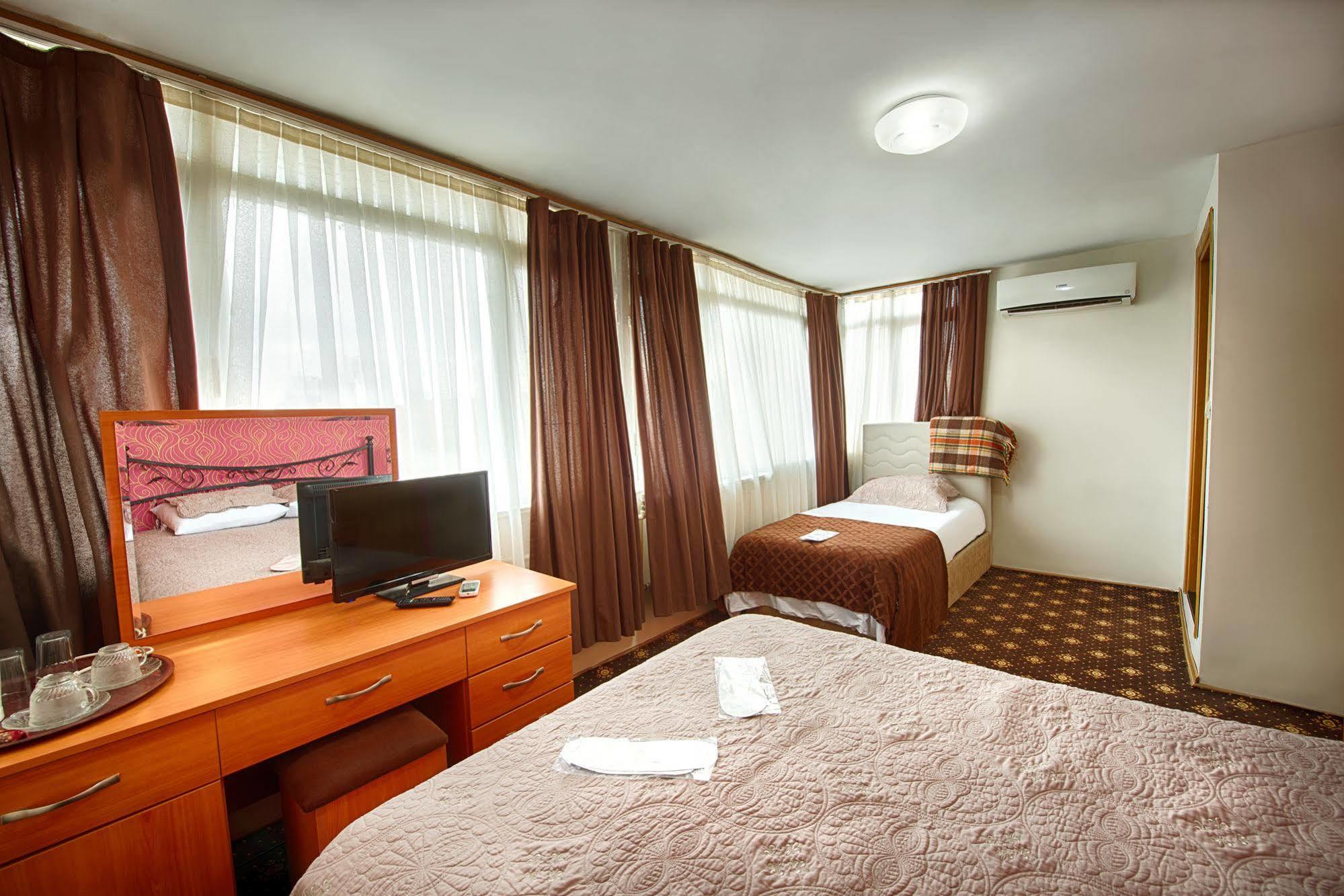 アクデニズ ホテル イスタンブール エクステリア 写真